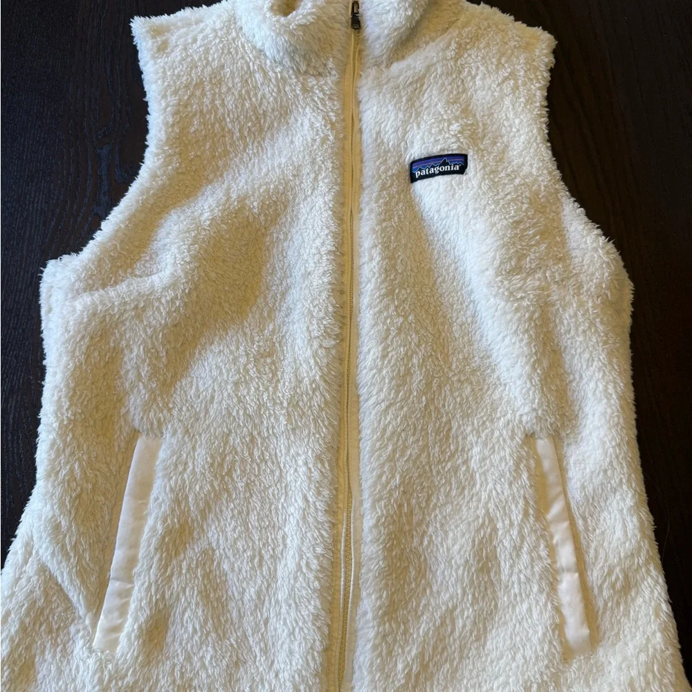 Patagonia Women’s White Fleece Vest - Soft Sherpa Layer - Picture 1 of 2